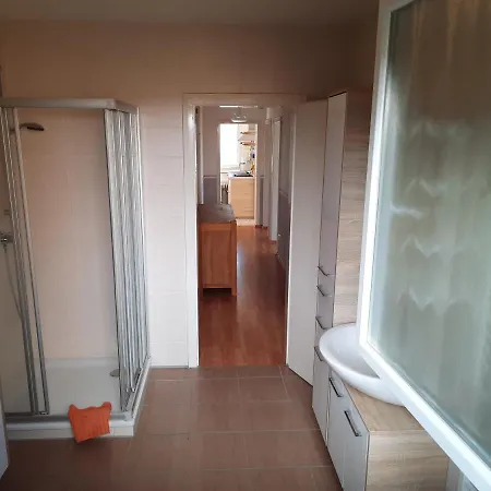 Mit Terrasse Für 4-5 Personen Mit Schwimmbad + Sauna Apartment