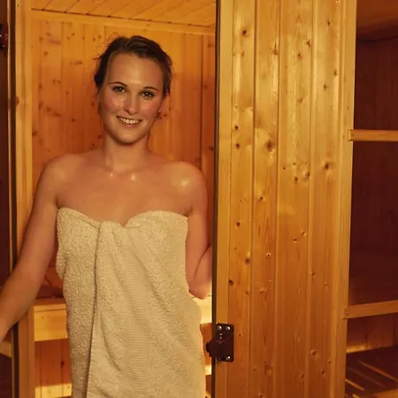 Apartment Mit Terrasse Für 4-5 Personen Mit Schwimmbad + Sauna