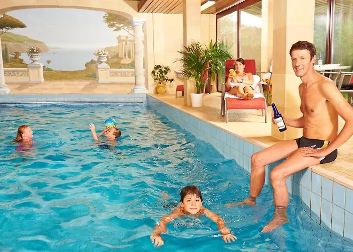 Mit Terrasse Fuer 4-5 Personen Mit Schwimmbad + Sauna 巴特格伦德